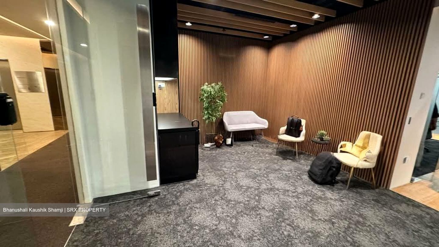 PLUS (D1), Office #568050241